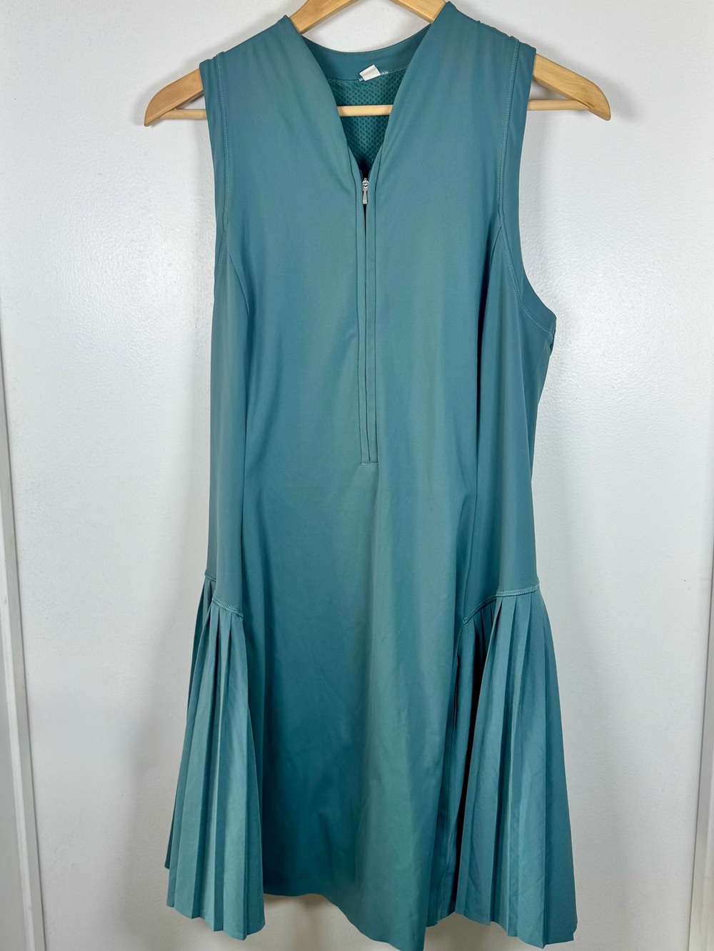 Athleta Advantage Tennis Active Dress Ocean Teal Womens Large Golf Pleated Skirt